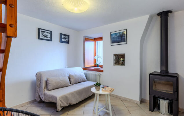 Stone House - Photo 3