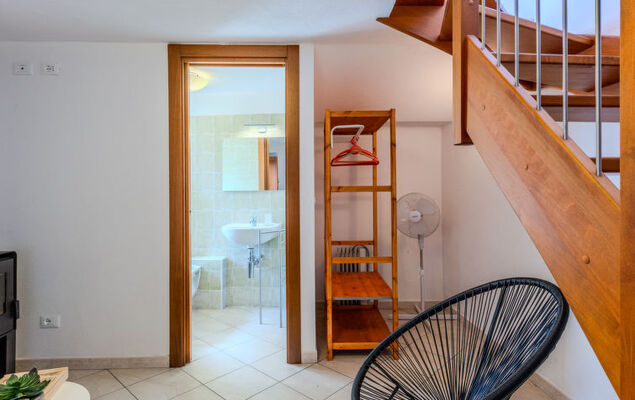 Stone House - Photo 16